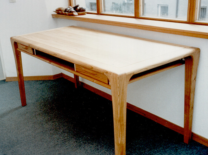 Kirschbaumtisch
