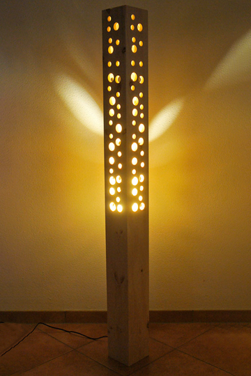 Designer-Zirbenholzlampe