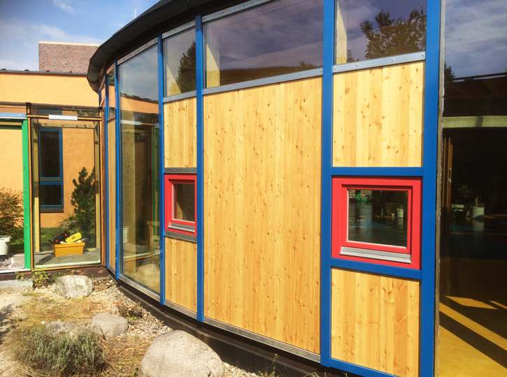 Außenfassade eines Kindergartens in Neuried
