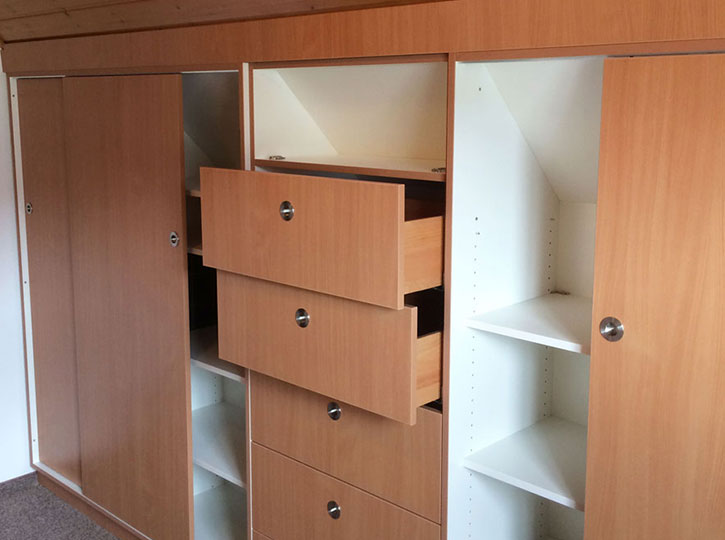 Schrank für Dachschräge