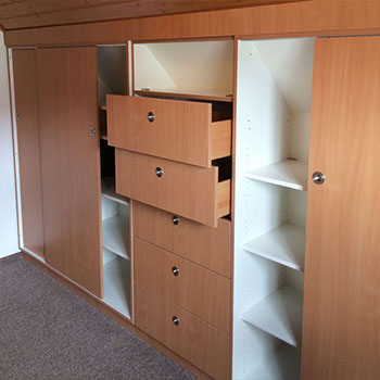 Schrank für Dachschräge